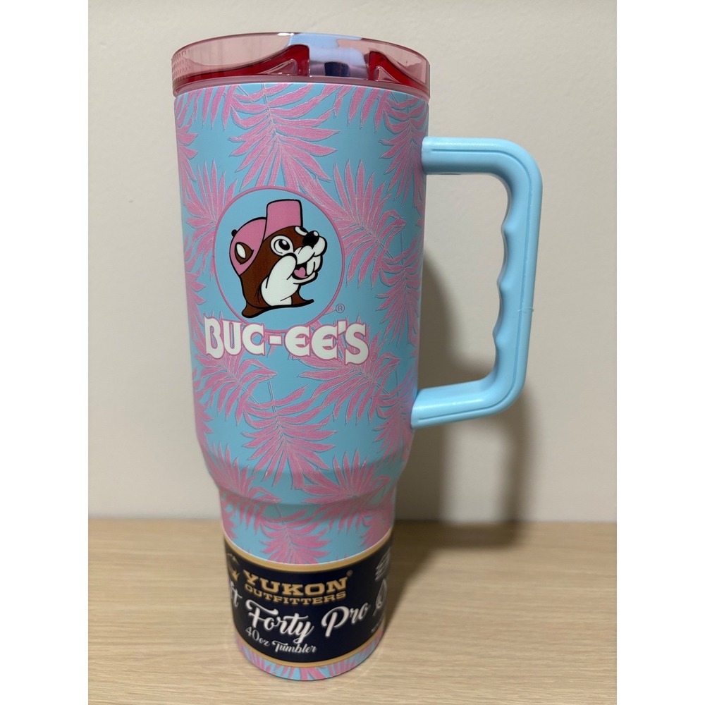 2026 NEW Buc-ee's Pink Blue Palm Tree Tumbler 40oz With Handle in hand